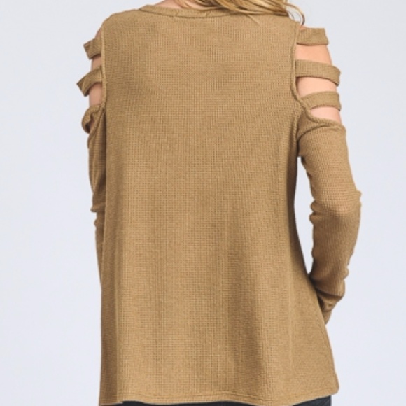 1 left ❗️ medium Open shoulder long sleeve top - Picture 8 of 8